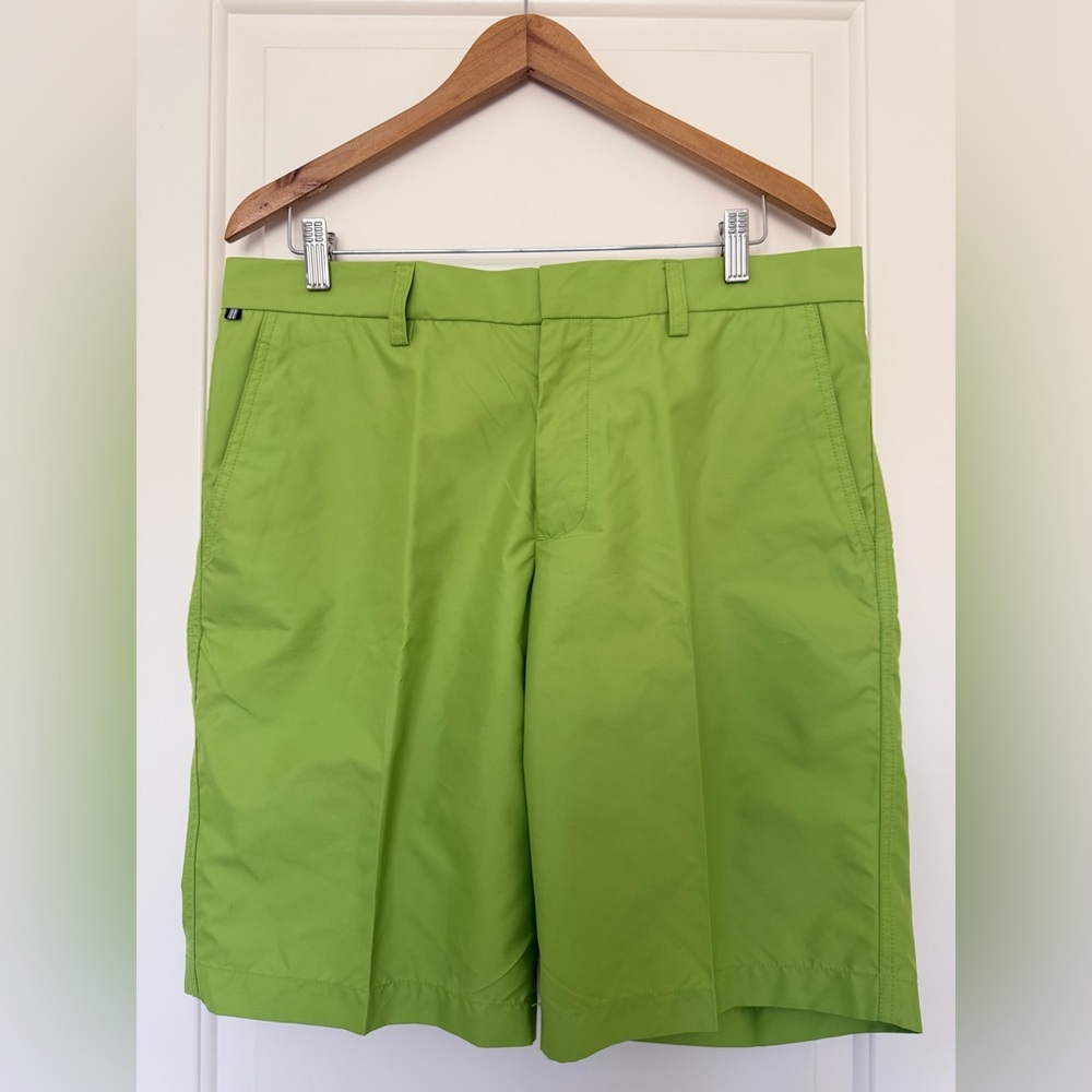 J. Lindeberg Men's Golf Shorts Bright Green Flat Front Size 34 Athletic